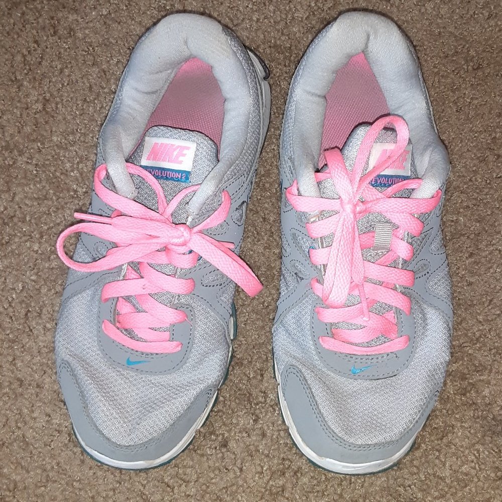 Nike Evolution 2 Sneakers  Size 9